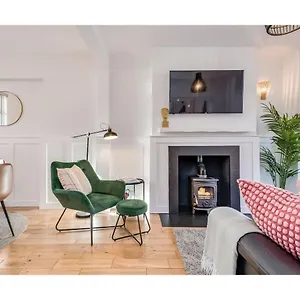 Retro R&r Apartment